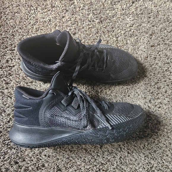 Nike Other - Nike Kyrie Irving Basketball Shoes